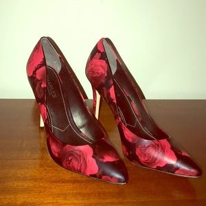 Charles David Floral Pumps